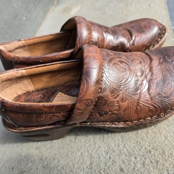 Boc Embossed Brown Leather Slip-Ons -Size 7.5 - Picture 8 of 9